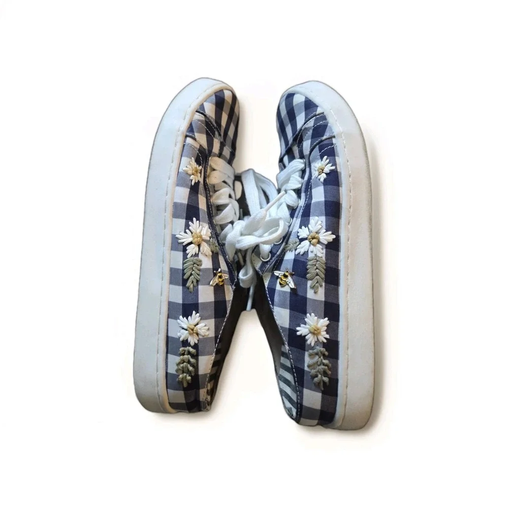 Betsey Johnson Edna Gingham Daisy Bee Embroidered‎ Sneakers Blue White 7.5M**